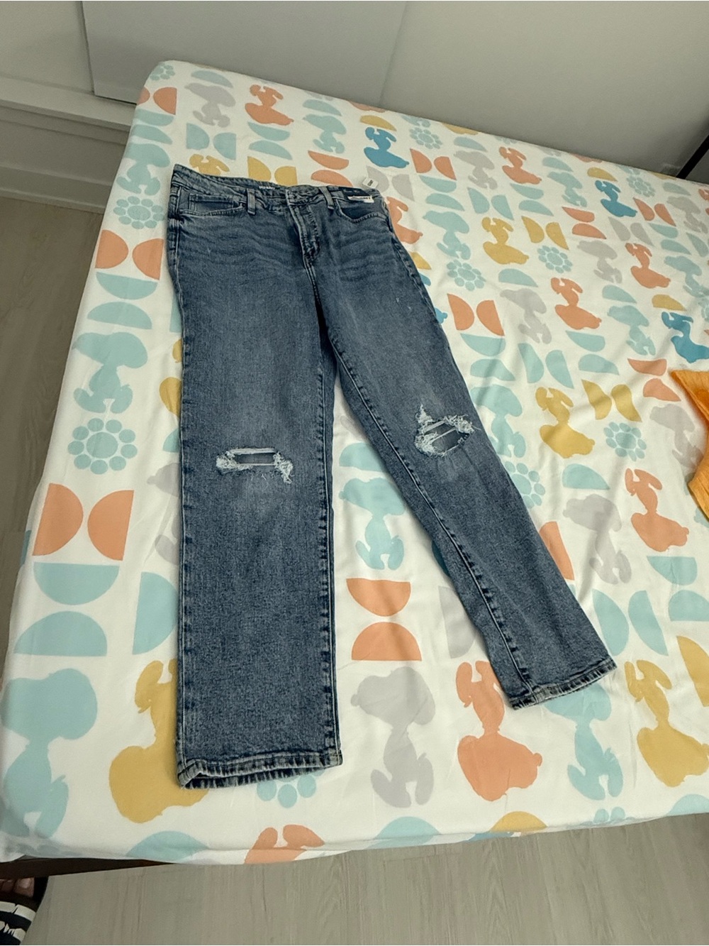 Old Navy Women's Straight-Leg Distressed Jeans - Blue Wash